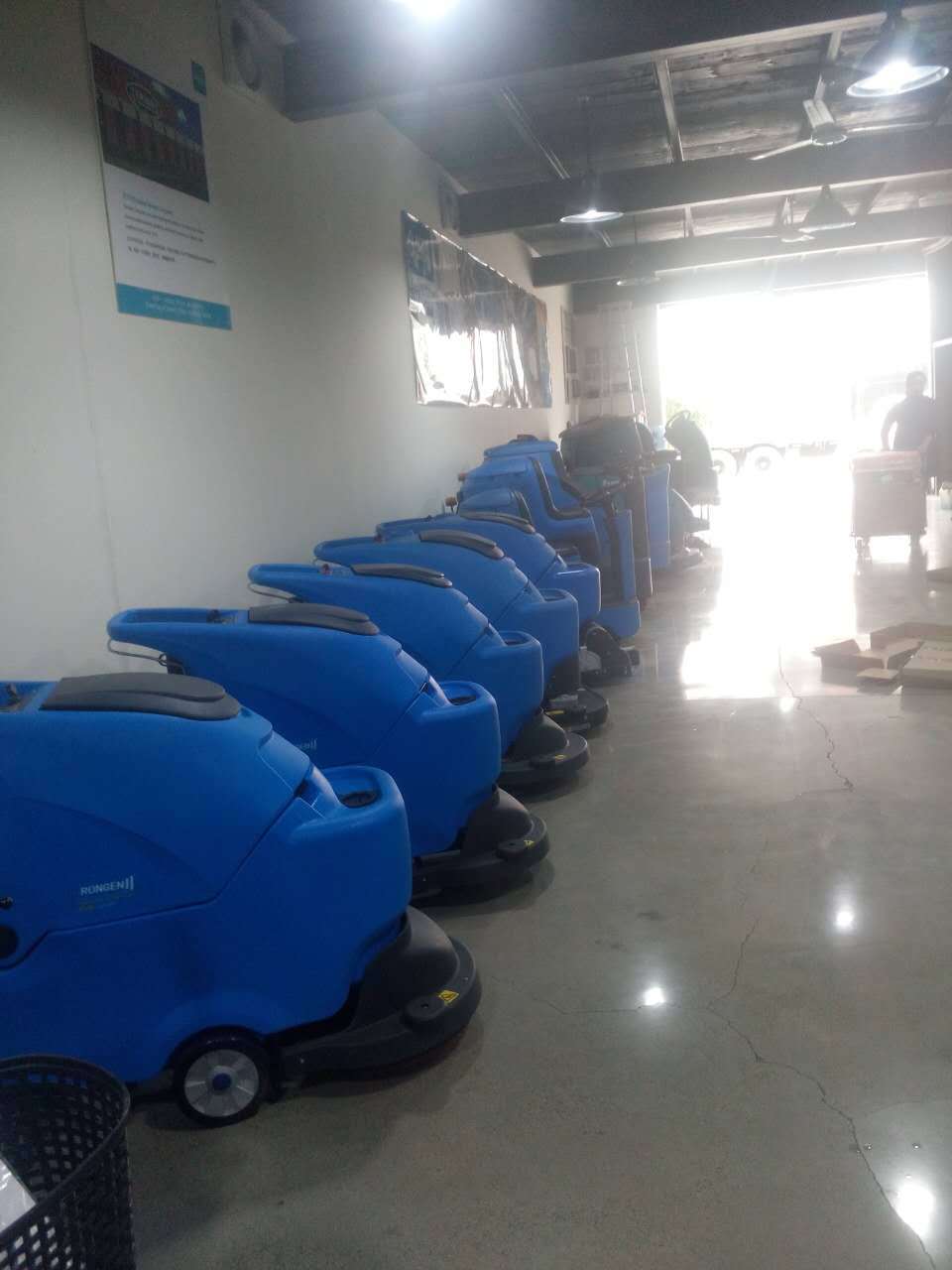 高效电动尘推车 现代化工厂保洁与清洗服务的得力助手